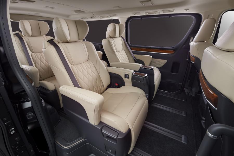 Интерьер Toyota GranAce Premium 2019 года  (фото 25 из 26)
